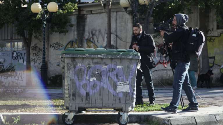 Φρίκη στη Δάφνη: Βρέθηκε πτώμα άνδρα σε κάδο απορριμάτων