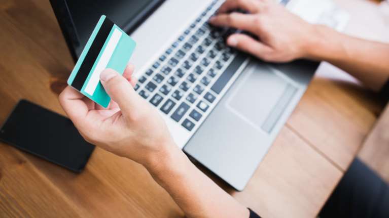 Τι θα ισχύσει με το αφορολόγητο και τους λογαριασμούς ΔΕΚΟ