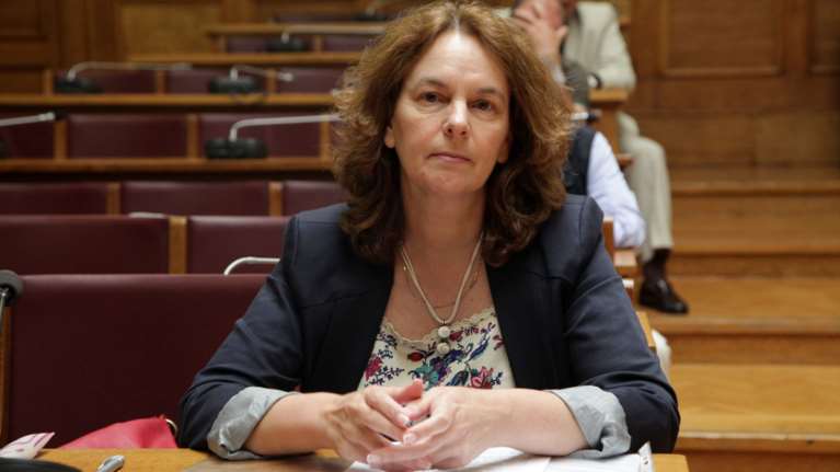 Δεν υπάρχουν νέοι φόροι το 2017 λέει η υφυπουργός Οικονομικών Κ.Παπανάτσιου