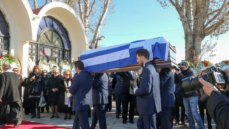 Το τελευταίο αντίο στον πρέσβη Κ. Αμοιρίδη-Τραγική φιγούρα η μητέρα του