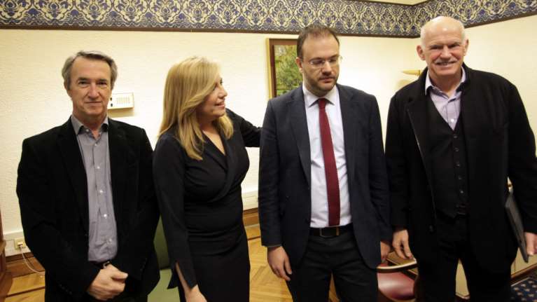 Mε εκείνη την ξεχασμένη υπόθεση της ανανέωσης τι γίνεται;