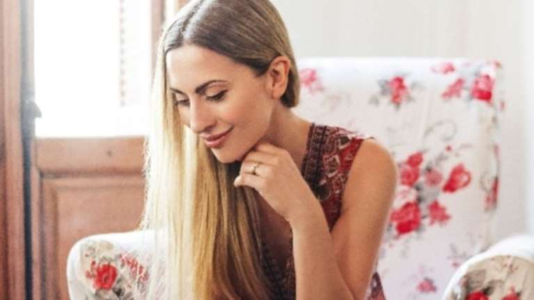 Η Βίκυ Βολιώτη μιλά για το δύσκολο αλλά... υπέροχο ταξίδι της υιοθεσίας