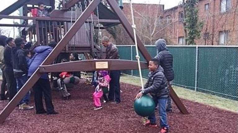 Οι Ομπάμα και το σπουδαίο δώρο τους στα παιδιά της περιοχής