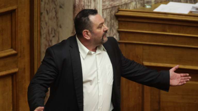 Εισβολή χρυσαυγιτών υπό τον Γ.Λαγό σε σχολείο στο Πέραμα