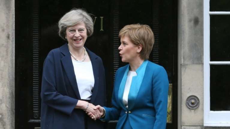 Παγκόσμιες αναταράξεις από το &quot;σκληρό Exit&quot; της Βρετανίας