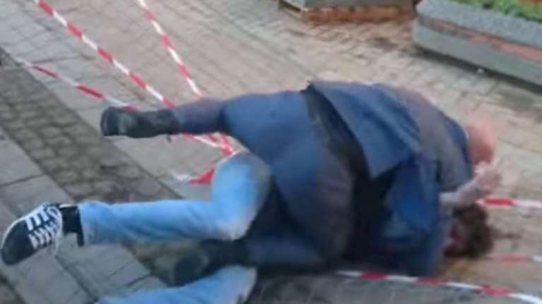 Νεαρός επιχείρησε να χαστουκίσει τον πρώην πρωθυπουργό Βαλς