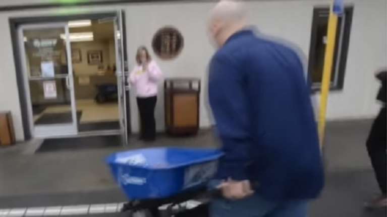 Ιδιώτης πλήρωσε το τέλος ταξινόμησης με 300.000 κέρματα