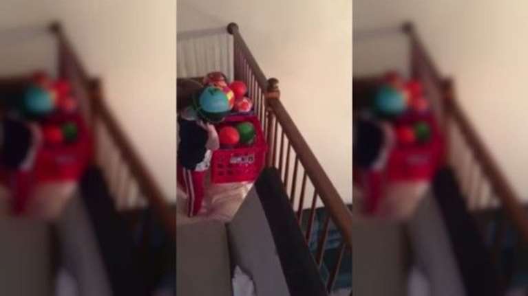 Ο δίχρονος «Αντετοκούνμπο» που έριξε το ίντερνετ δεν χάνει βολή