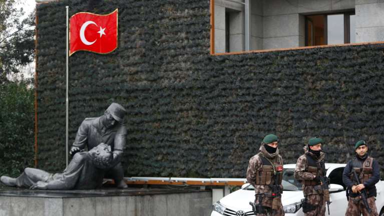 Τουρκία: Συνέλαβαν και απαγόρευσαν την είσοδο σε δημοσιογράφο των NYT