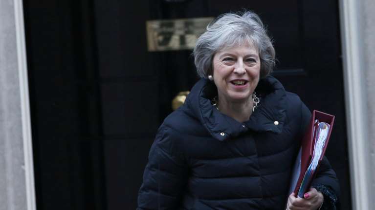 Τα μυστικά "χαρτιά" της Μέι στη διαπραγμάτευση για το Brexit