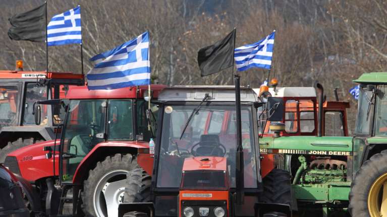 Η Σόφια ετοιμάζει αντίμετρα αν οι αγρότες κλείσουν τα σύνορα