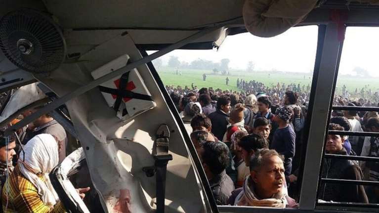 25 μαθητές σκοτώθηκαν σε σύγκρουση σχολικού με φορτηγό