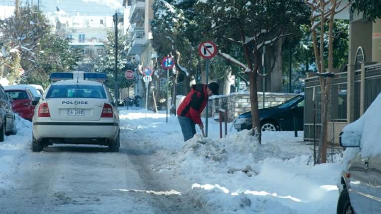 Επί ποδός εκχιονιστικά και αλατιέρες - Κλειστά πολλά σχολεία