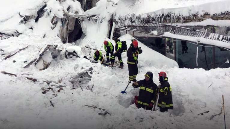 Eνα παιδί στους έξι επιζώντες του ξενοδοχείου στην Πεσκάρα