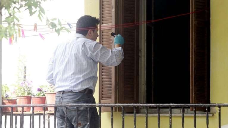 Ερευνούν το οικείο περιβάλλον του 82χρονου συνταξιούχου