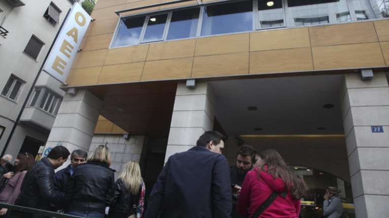 Πως οι εισφορές "πνίγουν" τους επαγγελματίες και τα μπλοκάκια