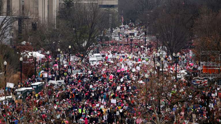 Μεγαλειώδεις οι πορείες των γυναικών κατά του Τραμπ