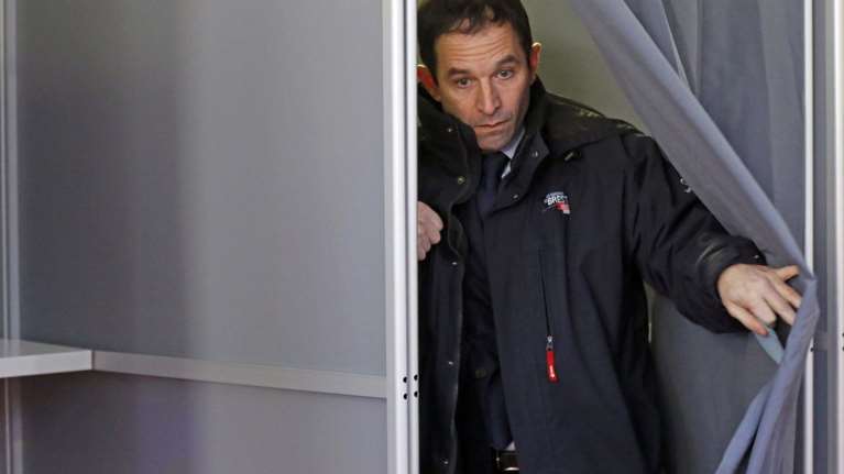 Ο Αμόν προηγείται του Βαλς στις εκλογές για το χρίσμα των Σοσιαλιστών