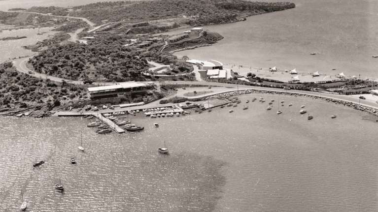 Astir Palace: 50 χρόνια ιστορίας σε ένα συλλεκτικό λεύκωμα [Εικόνες]