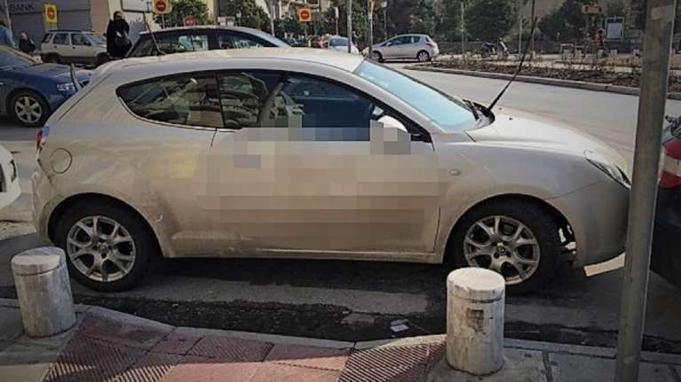 Θεσσαλονίκη: Οδηγός έκλεισε ράμπα αναπήρων-Δείτε τι τον περίμενε