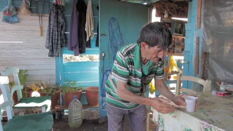 Ο άνθρωπος που έζησε 40 χρόνια μόνος σε ένα νησάκι της Κρήτης-Video