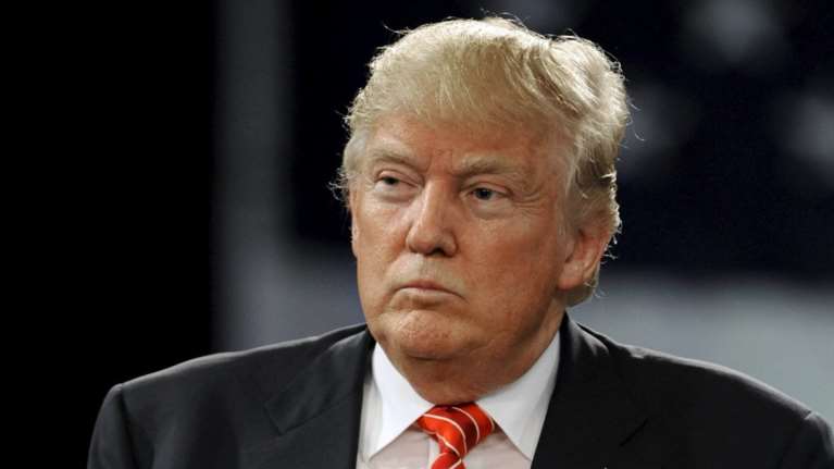 Στο στόχαστρο του Τραμπ υπάλληλοι υπηρεσιών και υπουργείων