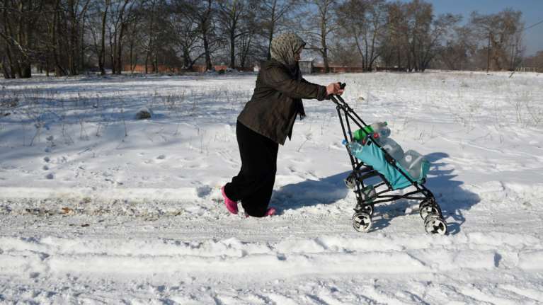 Guardian: Το νέο κύμα κακοκαιρίας δοκιμάζει τους πρόσφυγες στην Ελλάδα