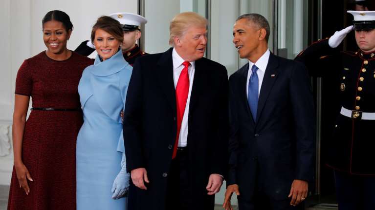 Αποκάλυψη: Τι πραγματικά είπαν Ομπάμα-Τραμπ στην ορκωμοσία-Δείτε το βίντεο