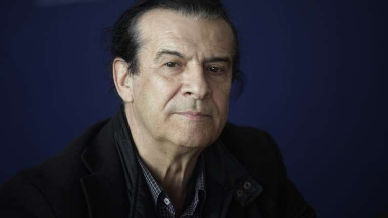 Τ. Κουράκης: Ο «ποιητής του έρωτα» επιστρέφει με νέα συλλογή