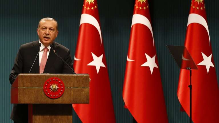 Φόβοι για κλιμάκωση της έντασης από τον Ερντογάν μετά τη μη έκδοση των 8