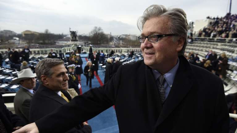 Προκλητικός σύμβουλος Τραμπ: Τα ΜΜΕ να κρατήσουν το στόμα τους κλειστό