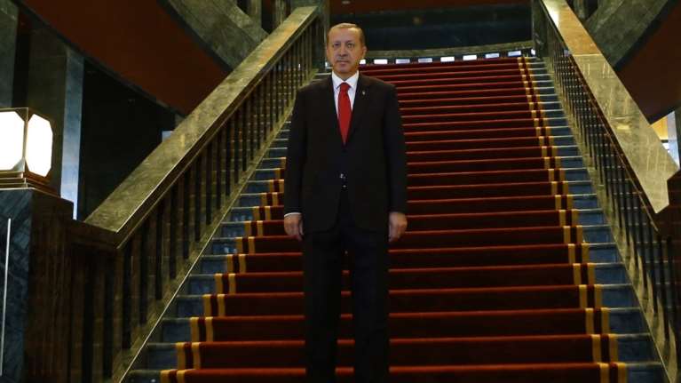 Τι σημαίνουν οι &quot;βρυχηθμοί&quot; Ερντογάν για τους οκτώ στρατιωτικούς