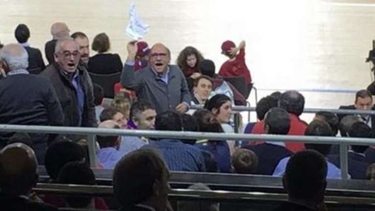 Κούνησαν... λευκά μαντήλια στον Μπαρτζώκα μετά την ήττα της Μπαρτσελόνα