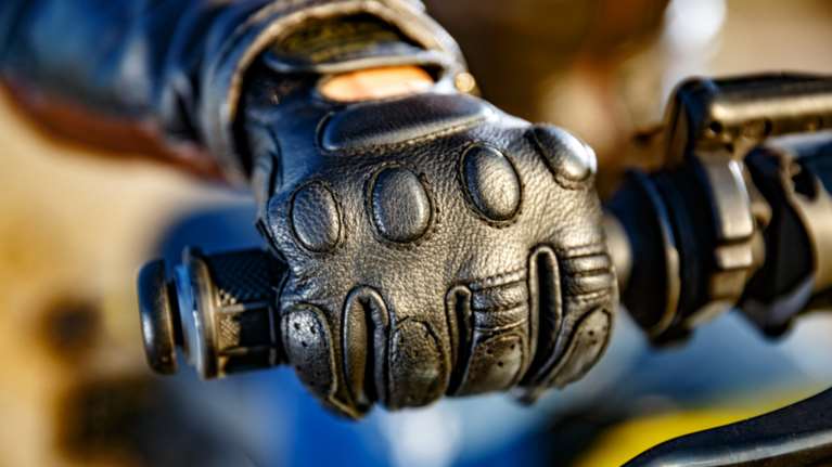 Επεισόδια και επέμβαση της αστυνομίας σε κόντρες στη Βάρκιζα