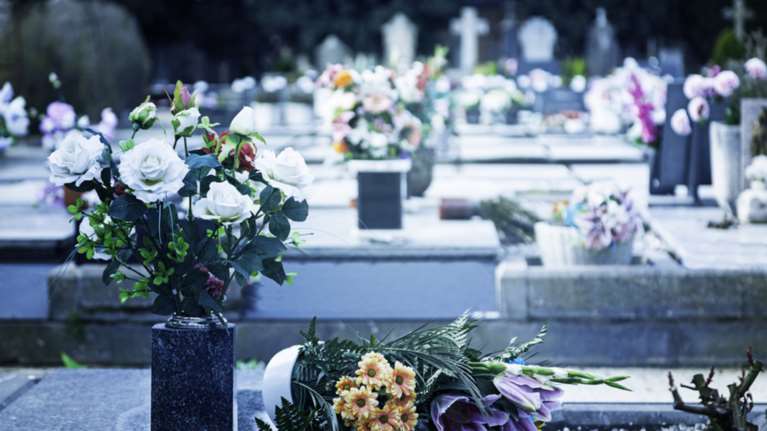 «Γκράν γκινιόλ» κηδεία ηλικιωμένης στην Πάτρα