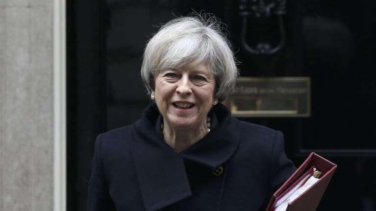 &quot;Πράσινο φως&quot; της βουλής στην Τερέζα Μέι να αρχίσει το Βrexit
