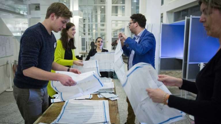 Ολλανδία: Καταμέτρηση με το χέρι στις εκλογές από τον φόβο των χάκερς