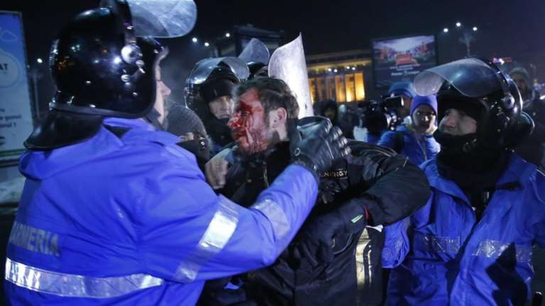 Ρουμανία: Επιμένει η κυβέρνηση για τον νόμο περί διαφθοράς