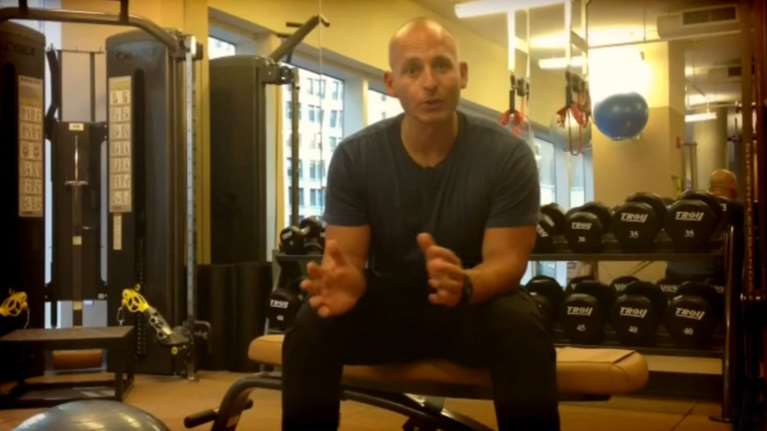 Προπονητής διασημοτήτων αποκαλύπτει τον πιο απλό τρόπο να χάσετε λίπος