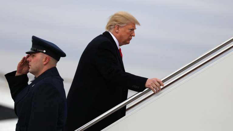 Κυρώσεις κατά του Ιράν ετοιμάζεται να επιβάλει ο Τραμπ