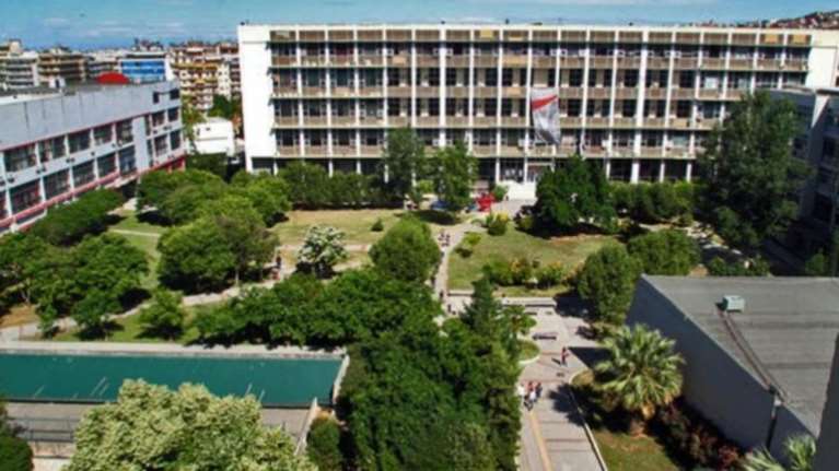 Ο λέκτορας τις δηληρίαζε και στο εξοχικό με αρσενικό; Νέα στοιχεία