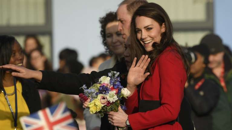 Lady in red: Η Κέιτ Μίντλετον σε μια από τις πιο κομψές εμφανίσεις της