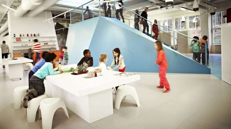 Γιατί οι μαθητές στις βόρειες χώρες δεν φορούν παπούτσια στην τάξη;