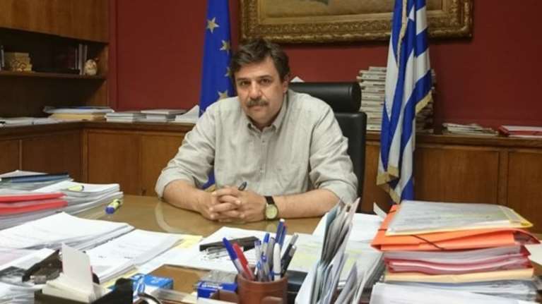 Αναρχικοί μπήκαν στο γραφείο του υπουργού Υγείας και κρέμασαν πανό