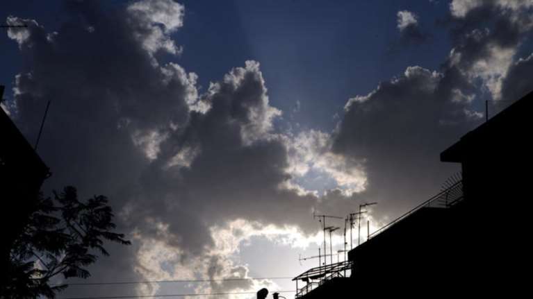 Καιρός: Τοπικές βροχές και πτώση της θερμοκρασίας