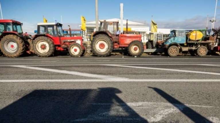 Ανεβάζουν «στροφές» οι αγρότες: Συνάντηση με Τσίπρα ή μπλόκα παντού