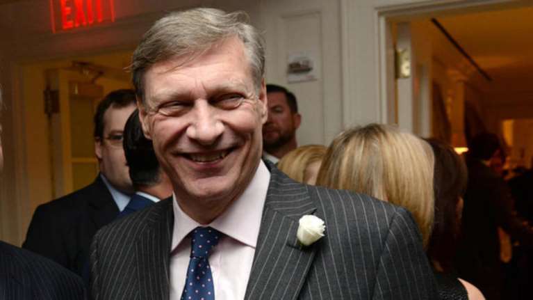 O «πρέσβης» του Τραμπ έχει «φουσκώσει» το βιογραφικό του