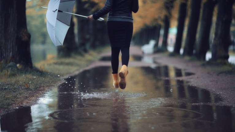 Συννεφιά, βροχές και ολίγον από ...καταιγίδες για σήμερα