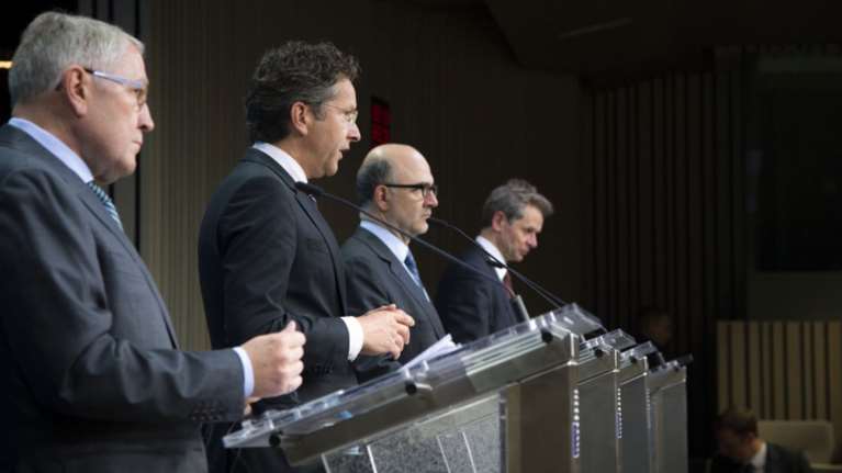 Μηνύματα και τελεσίγραφα πριν την πενταμερή με τον Τσακαλώτο