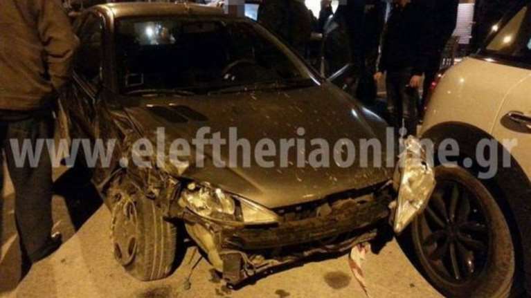 Kαλαμάτα: 22χρονη σε αμόκ έκλεψε ΙΧ, έσπασε άλλα 22 και χτύπησε αστυνομικό